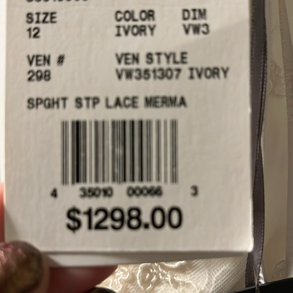 Vera Wang Size 12 Wedding Dress Elegant Simple - Picture 11 of 11